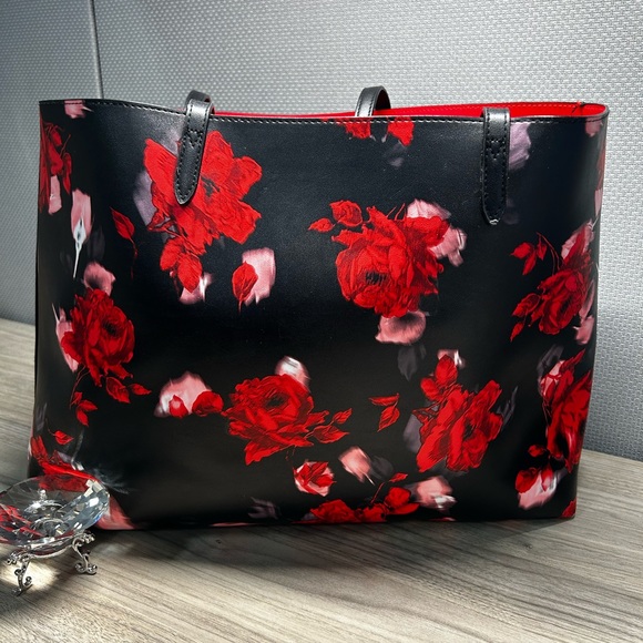 NWOT VICTORIAS SECRET TOTE 🌹 - Picture 3 of 6